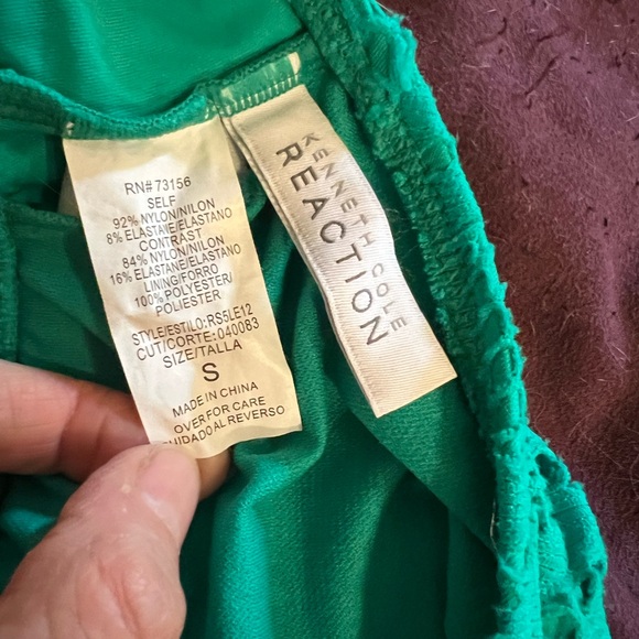 Kenneth Cole Reaction ruffled plunge one piece swim suit size S - Picture 3 of 3